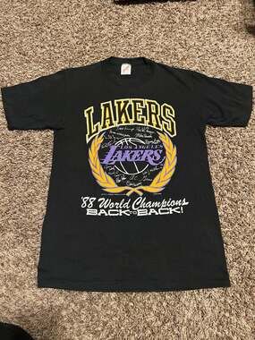 Vintage 1988 Los Angeles Lakers World Champions Back to Back T-Shirt Size M